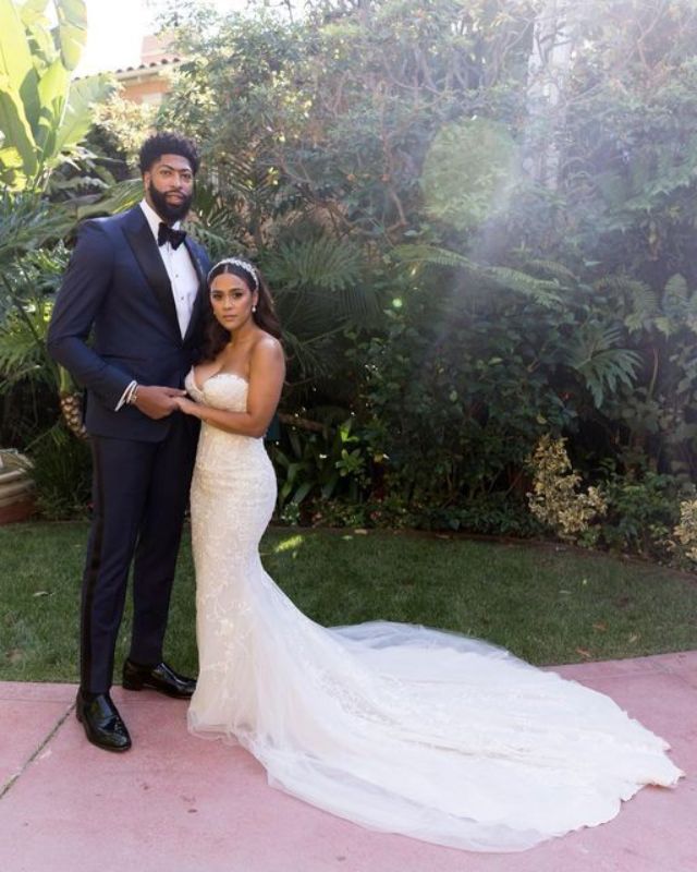 Anthony Davis Wife Waitress Rumors & Reality